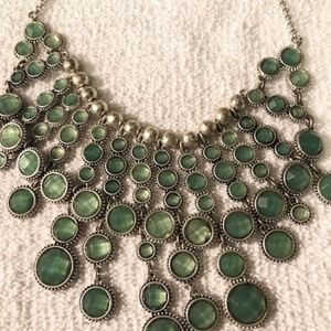 NECKLACE  Green gemstones with silver accent